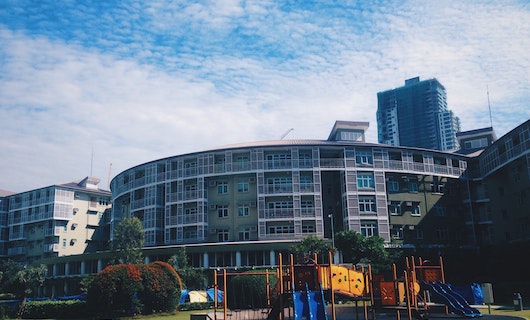 Spielplatz in urbanem Raum