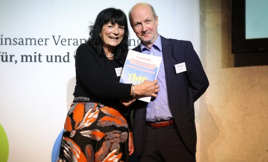 Prof. Dr. Karin Böllert und Rainer Wiebusch beim Auftakt zum Nationalen Aktionsplan für Kinder- und Jugendbeteiligung, November 2022. Foto: Ronja Polzin