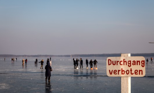 (c) Arbeitsgemeinschaft für Kinder- und Jugendhilfe, Foto: Jörg Farys / Die Projektoren