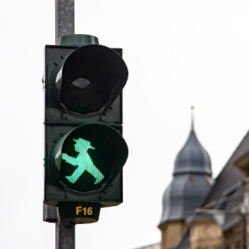 Grüne Ampel in Berlin. Foto: Philippe Oursel, unsplash.com