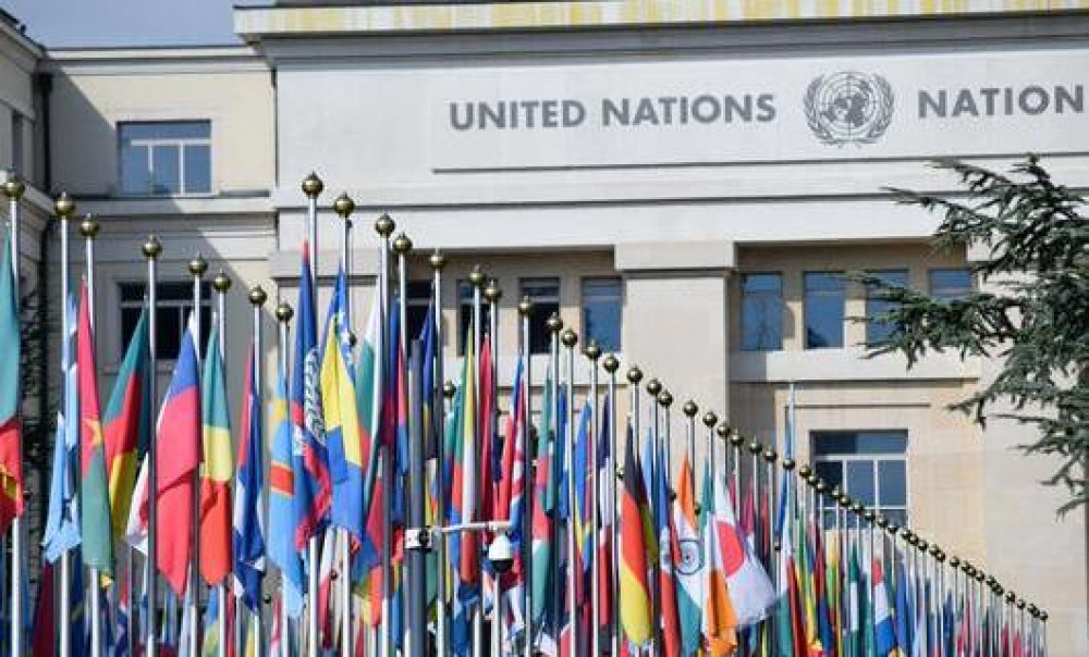 Länderflaggen vor dem UN-Gebäude in Genf