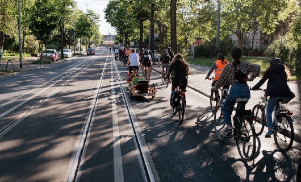 Fahrradfahrer*innen in Erfurt. Foto: Tobias / unsplash.com